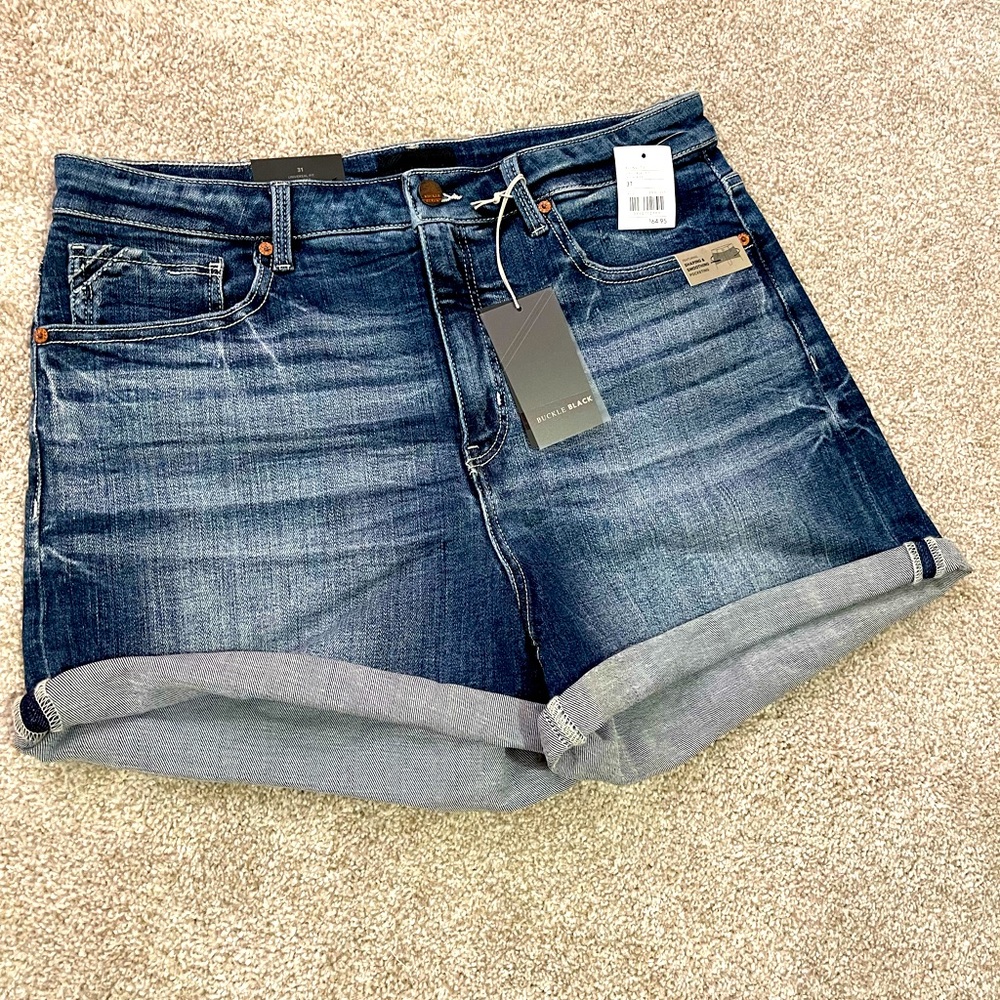 Buckle black high waist shorts